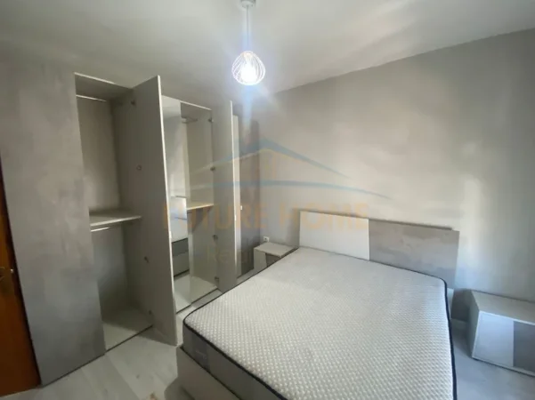 Tirane, jepet me qera apartament 2+1+Ballkon Kati 7, 80 m² 580 € (Brryli)