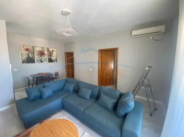 Tirane, jepet me qera apartament 2+1+Ballkon Kati 7, 80 m² 580 € (Brryli)