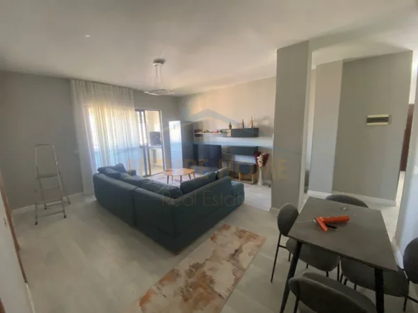 Tirane, jepet me qera apartament 2+1+Ballkon Kati 7, 80 m² 580 € (Brryli)