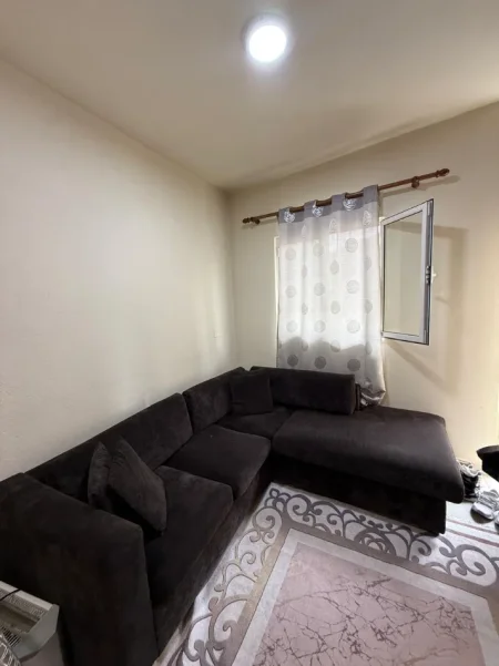 Tirane, jepet me qera apartament 1+1 , 75 m² 450 € (BULEVARDI ZOGU I PARE)