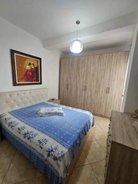 Shkembi Kavajes, jepet me qera apartament 2+1+Aneks+Ballkon Kati 1, 90 m² 350 € 