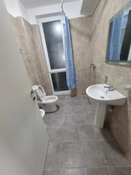 Tirane, jepet me qera apartament 3+1 Kati 3, 116 m² 650 € (5 Maji)