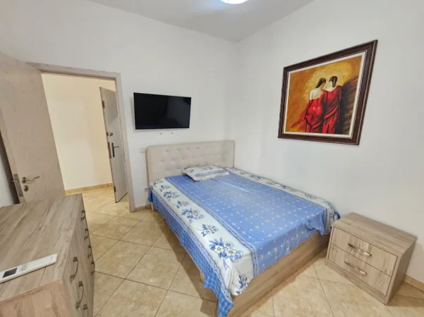 Shkembi Kavajes, jepet me qera apartament 2+1+Aneks+Ballkon Kati 1, 90 m² 350 € 