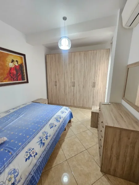 Shkembi Kavajes, jepet me qera apartament 2+1+Aneks+Ballkon Kati 1, 90 m² 350 € 