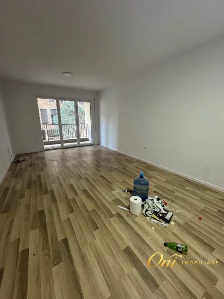 Tirane, jepet me qera zyre Kati 1, 106 m² 600 € (DON BOSKO)