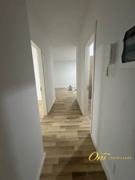 Tirane, jepet me qera zyre Kati 1, 106 m² 600 € (DON BOSKO)