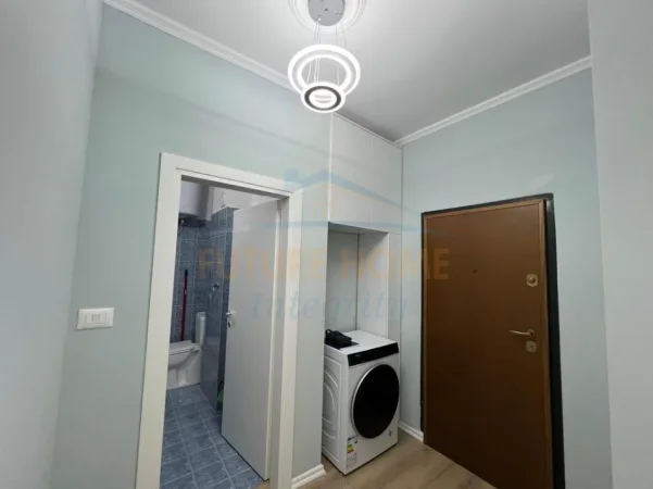 Tirane, jepet me qera apartament 1+1+Ballkon Kati 8, 52 m² 620 € (Rruga Fortuzi)