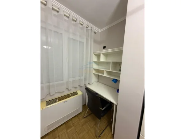 Tirane, jepet me qera apartament 2+1+Ballkon Kati 7, 90 m² 900 € (Sheshi Willson)