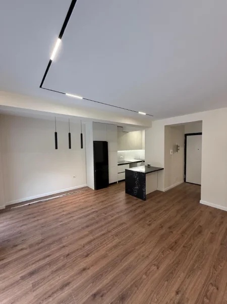 Tirane, shitet apartament 3+1+Ballkon Kati 1, 330.000 € 
