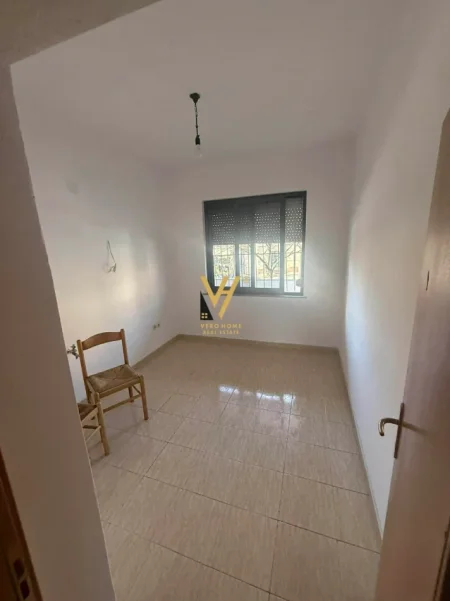 Tirane, jepet me qera ambjent biznesi Kati 2, 70 m² 620 € (RRUGA BARDHYL)