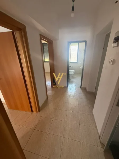 Tirane, jepet me qera ambjent biznesi Kati 2, 70 m² 620 € (RRUGA BARDHYL)