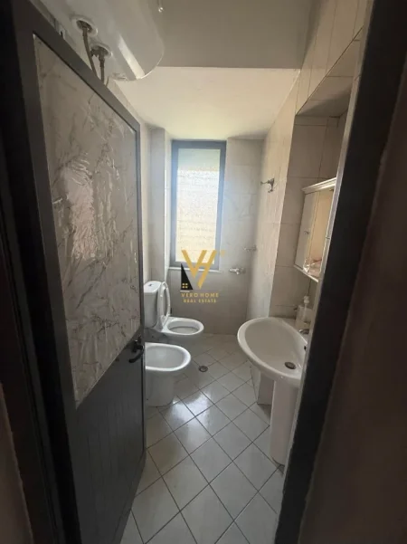 Tirane, jepet me qera ambjent biznesi Kati 2, 70 m² 620 € (RRUGA BARDHYL)