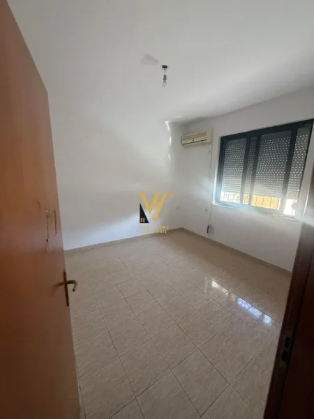 Tirane, jepet me qera ambjent biznesi Kati 2, 70 m² 620 € (RRUGA BARDHYL)