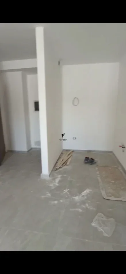 Tirane, jepet me qera zyre Kati 1, 94 m² 800 € (LAPRAKE)
