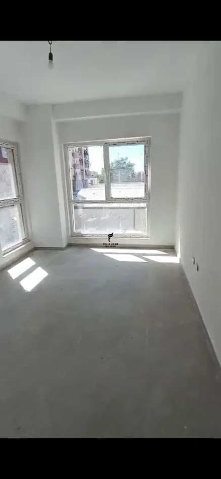 Tirane, jepet me qera zyre Kati 1, 94 m² 800 € (LAPRAKE)