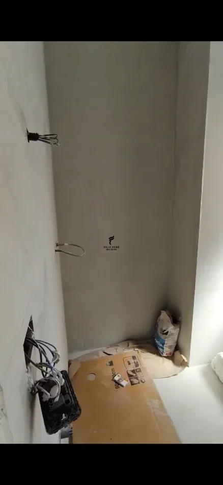 Tirane, jepet me qera zyre Kati 1, 94 m² 800 € (LAPRAKE)