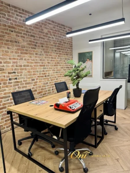 Tirane, jepet me qera zyre Kati 2, 130 m² 1.900 € (VASIL SHANTO)
