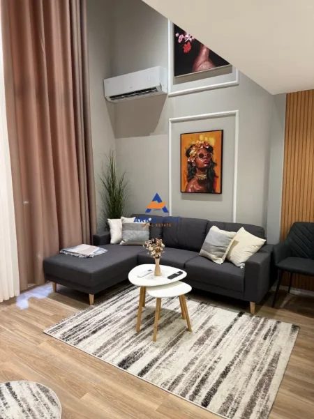Tirane, jepet me qera apartament 1+1+Ballkon Kati 1, 60 m² 630 € 