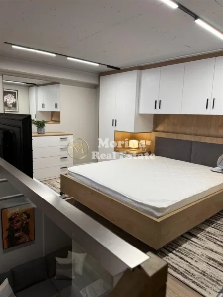 Tirane, jepet me qera apartament 1+1 Kati 1, 70 m² 600 € (Apartamet Duplex Golden Park)