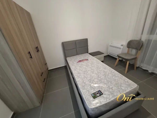 Tirane, jepet me qera apartament 2+1 Kati 4, 90 m² 500 € (5 MAJI)