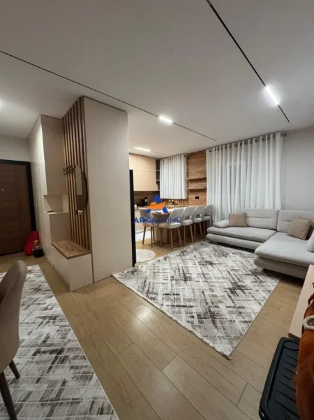 Tirane, jepet me qera apartament 1+1 Kati 0, 70 m² 630 € 