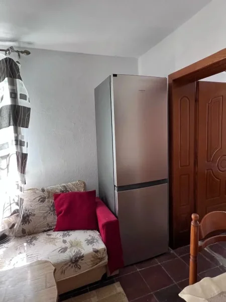 Tirane, jepet me qera apartament 1+1 Kati 1, 90 m² 400 € (Jordan Misja)