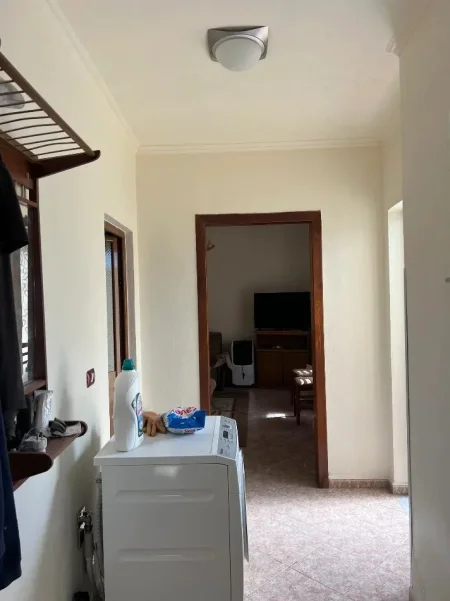 Tirane, jepet me qera apartament 1+1 Kati 1, 90 m² 400 € (Jordan Misja)