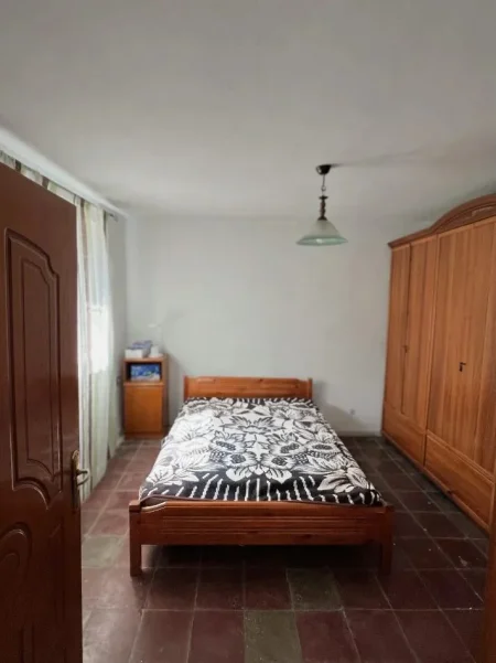 Tirane, jepet me qera apartament 1+1 Kati 1, 90 m² 400 € (Jordan Misja)