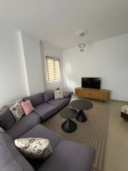Tirane, jepet me qera apartament 2+1+Ballkon Kati 1, 110 m² 650 € (Kodra e Diellit, pranë Ish “Eleonora”)