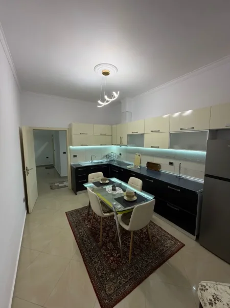 Tirane, jepet me qera apartament 2+1+Ballkon Kati 1, 110 m² 650 € (Kodra e Diellit, pranë Ish “Eleonora”)