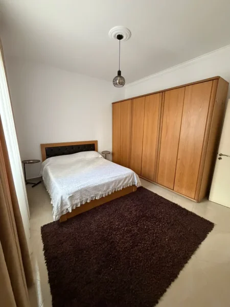 Tirane, jepet me qera apartament 2+1+Ballkon Kati 1, 110 m² 650 € (Kodra e Diellit, pranë Ish “Eleonora”)