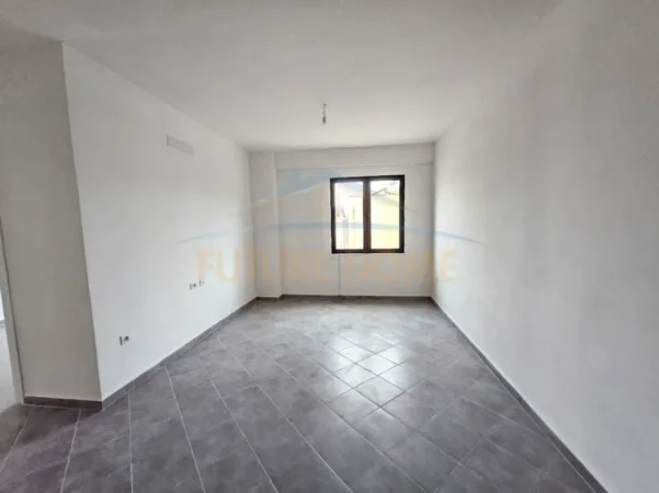 Tirane, jepet me qera zyre  + Post Parkimi , Kati 1, 93 m² 750 € (Jordan Misja)
