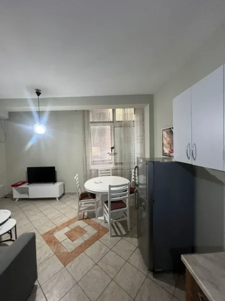 Tirane, jepet me qera apartament 1+1 Kati 2, 65 m² 450 € (RRUGA E KAVAJES)