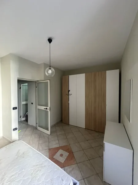 Tirane, jepet me qera apartament 1+1 Kati 2, 65 m² 450 € (RRUGA E KAVAJES)