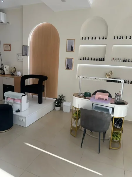 Tirane, jepet me qera dyqan Kati 0, 45 m² 1.200 € (Rruga e Kavajës)