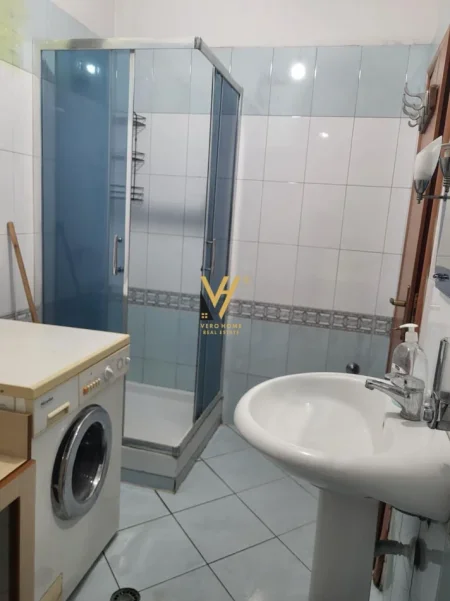 Tirane, jepet me qera apartament 2+1+Ballkon Kati 5, 70 m² 570 € (ASTIR)