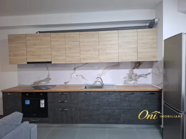Tirane, jepet me qera apartament 3+1 Kati 4, 120 m² 650 € (5 MAJI)