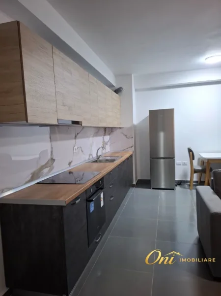 Tirane, jepet me qera apartament 3+1 Kati 4, 120 m² 650 € (5 MAJI)