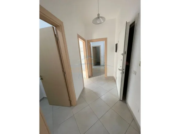 Tirane, jepet me qera apartament 2+1 Kati 2, 105 m² 750 € (Komuna e Parisit)
