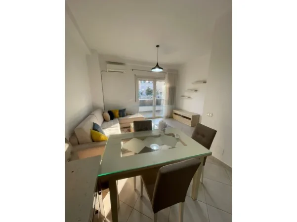 Tirane, jepet me qera apartament 2+1 Kati 2, 105 m² 750 € (Komuna e Parisit)