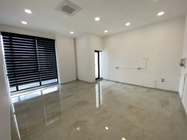 Tirane, jepet me qera ambjent biznesi Kati 2, 230 m² 3.200 € (farmacia 10)