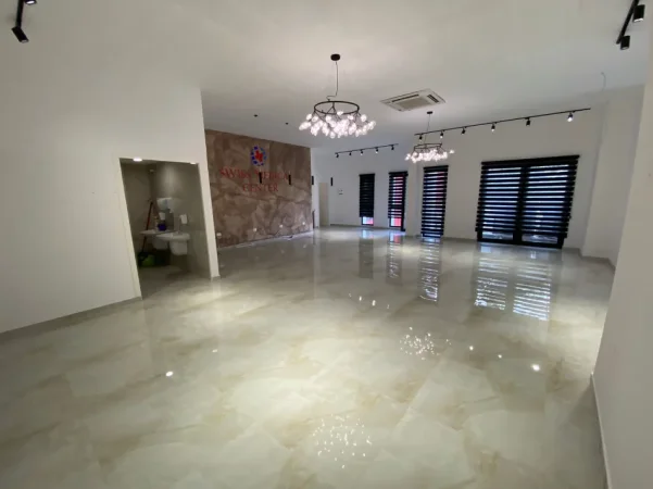 Tirane, jepet me qera ambjent biznesi Kati 2, 230 m² 3.200 € (farmacia 10)