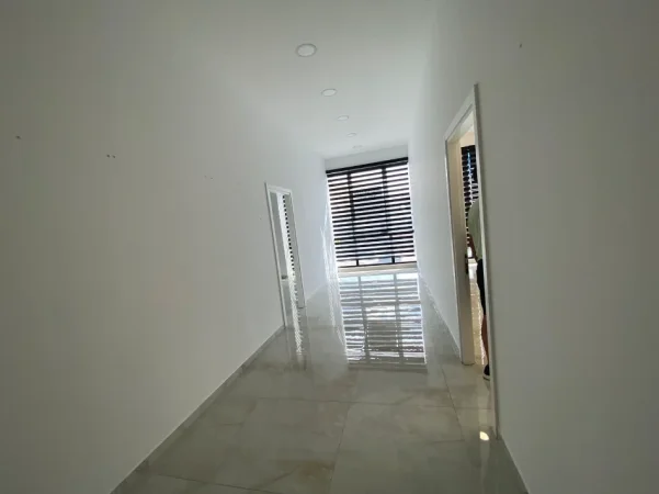 Tirane, jepet me qera ambjent biznesi Kati 2, 230 m² 3.200 € (farmacia 10)