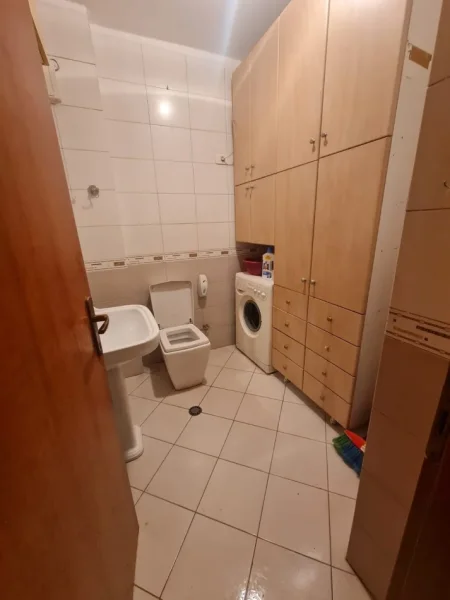 Tirane, jepet me qera apartament 2+1 Kati 5, 110 m² 700 € (Report Tv)