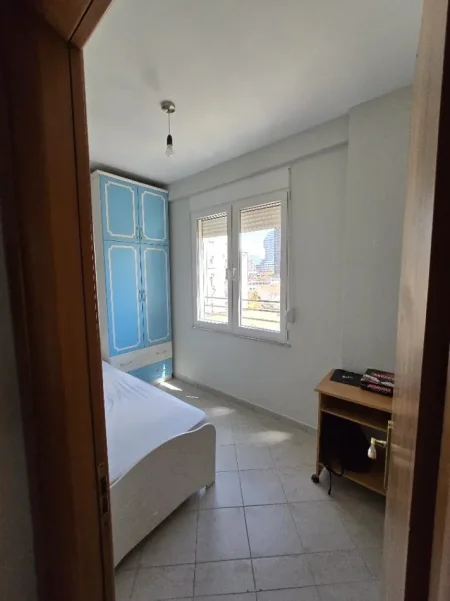Tirane, jepet me qera apartament 2+1 Kati 8, 75 m² 670 € (Rruga Fortuzi)