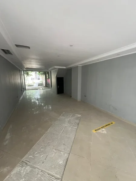 Tirane, jepet me qera zyre Kati 0, 100 m² 800 € (PAZARI I RI)