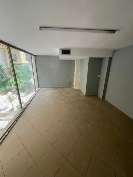 Tirane, jepet me qera zyre Kati 0, 100 m² 800 € (PAZARI I RI)