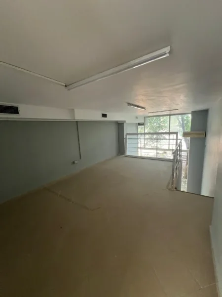 Tirane, jepet me qera zyre Kati 0, 100 m² 800 € (PAZARI I RI)