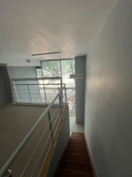 Tirane, jepet me qera zyre Kati 0, 100 m² 800 € (PAZARI I RI)