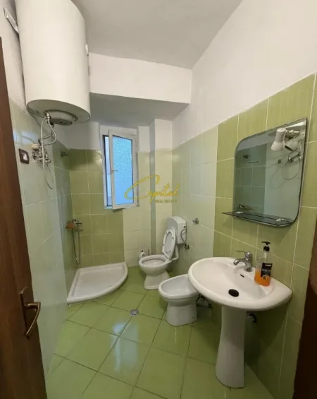 Tirane, jepet me qera apartament 1+1 Kati 4, 60 m² 470 € (MEDRESEJA)